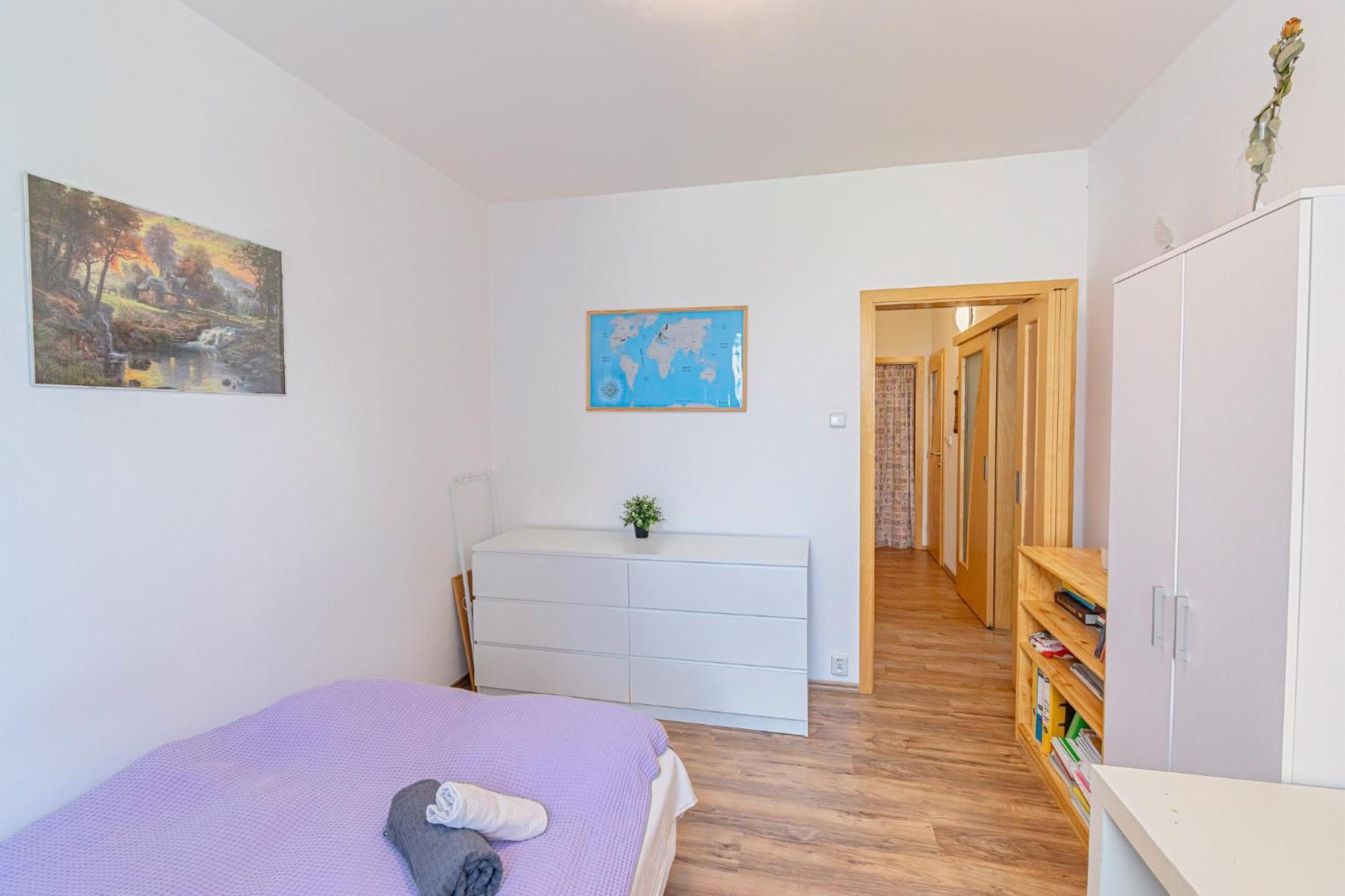 A Private In A Shared Flat - Soukromy Ve Sdilenem Byte *